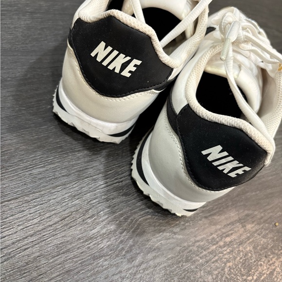 Nike Classic Cortez Leather Shoe White/Black - Picture 2 of 7